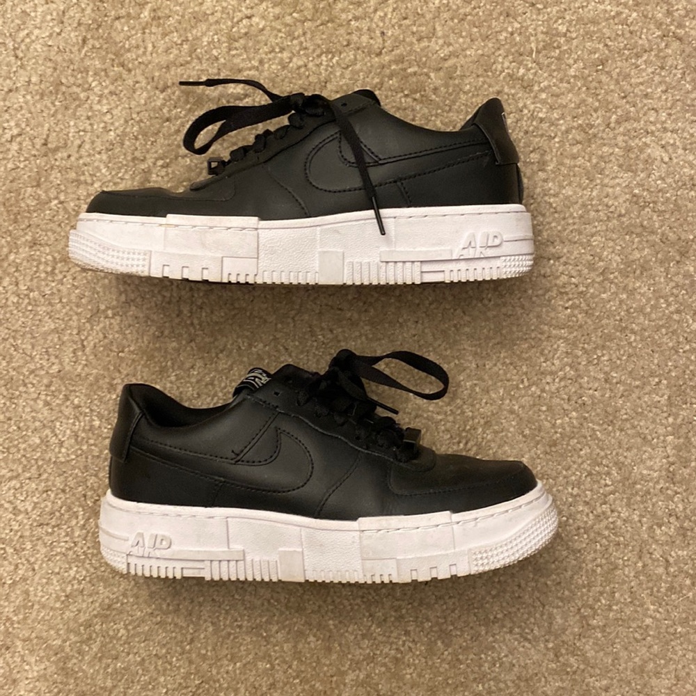 Nike Air Force 1 pixel